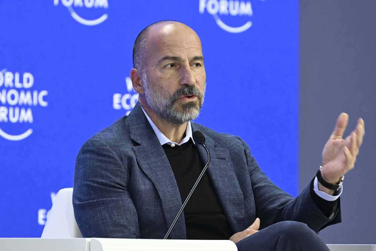 CEO de Uber afirma que para triunfar con la inteligencia artificial es necesario abandonar las políticas tradicionales