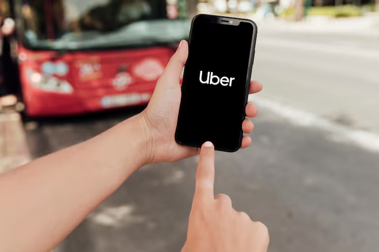 Por qué los usuarios de Uber y Lyft tendrán que pagar más en Chicago desde hoy, martes 6 de enero